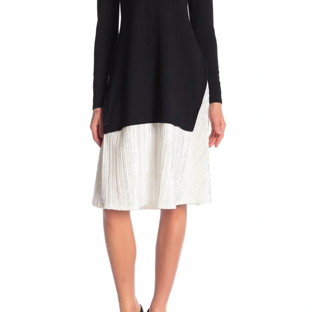 Black dress with velvety white pleated bottom - Picture 2 of 2